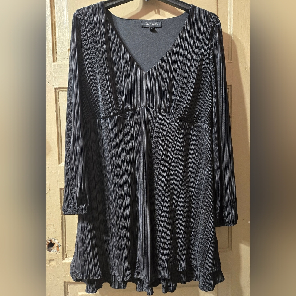 Oak & Trellis Black Pleated Empire Waist V-Neck Dress EUC Size: 2X